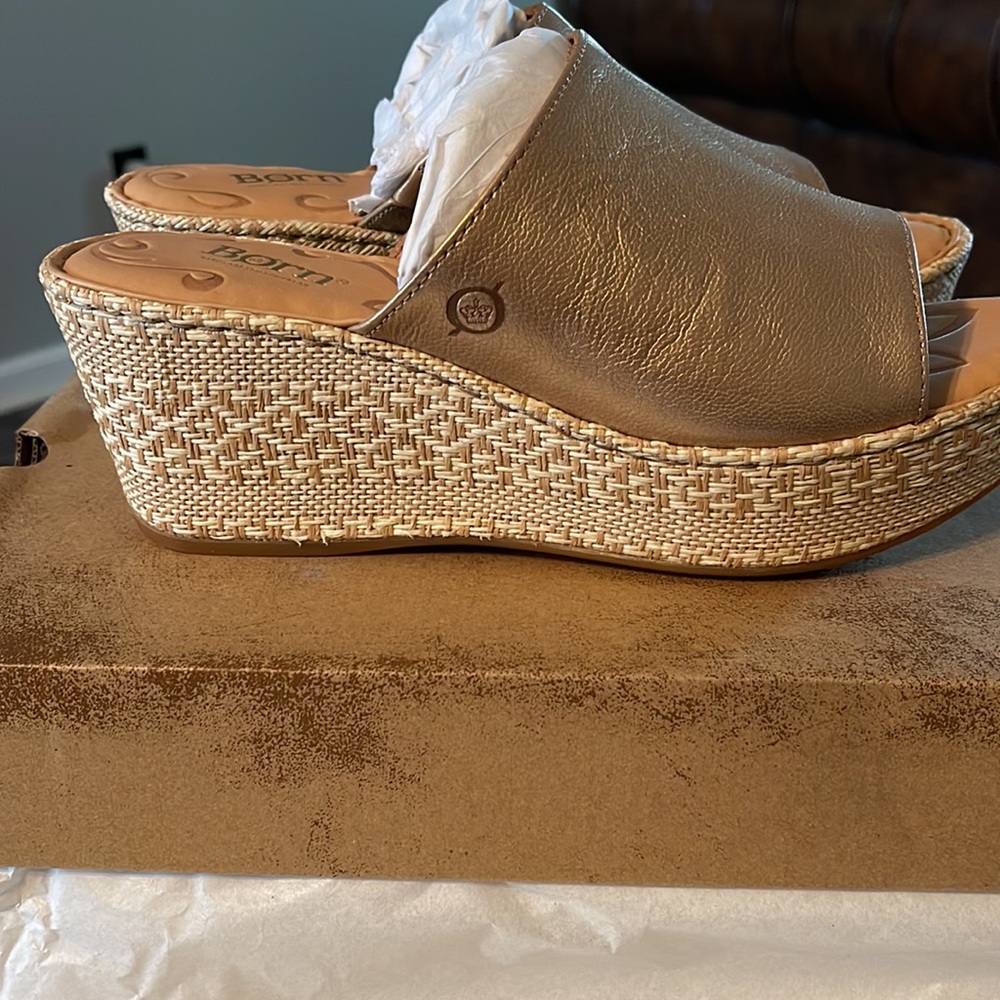 Born Nwt Gold Platform Slides - image 2